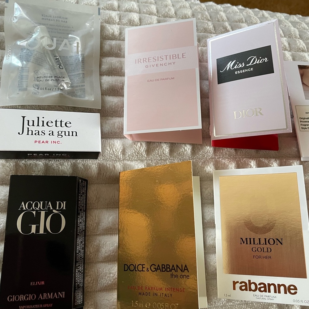 Assorted Fragrance Sample Set - Picture 2 of 3